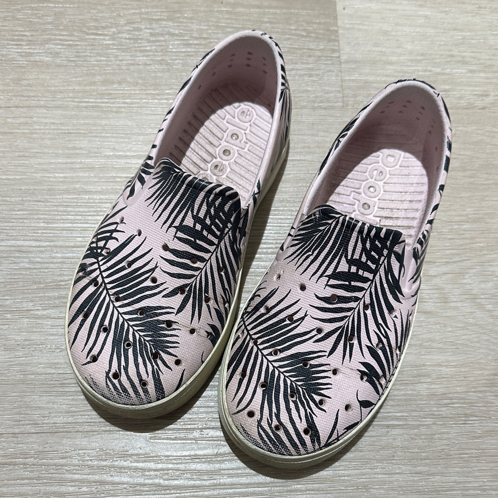 People Kids' Black and Pink Leaf Pattern Sneakers